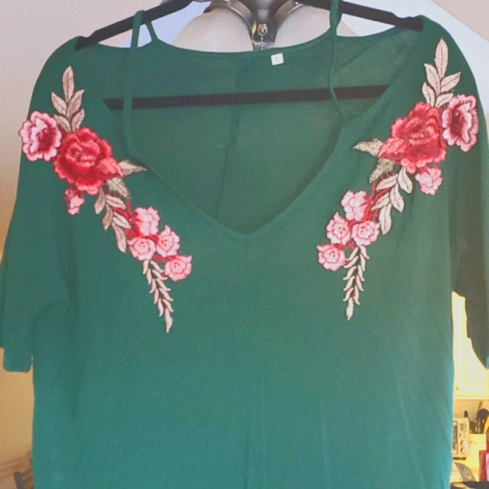 Emerald embroidered cold shoulder